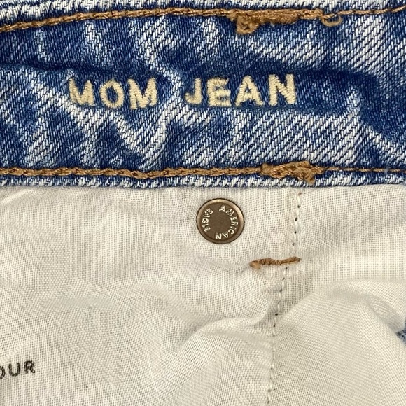 American Eagle Women's Mom High Waisted Jeans  |  Size:  18 Regular - Picture 11 of 14